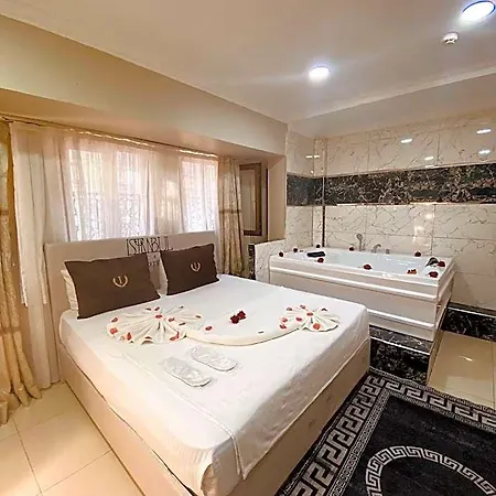 Laleli Palace I מלון *